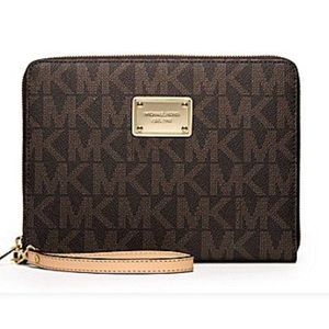 Michael Kors Zip Around Multifunctional IPad Case